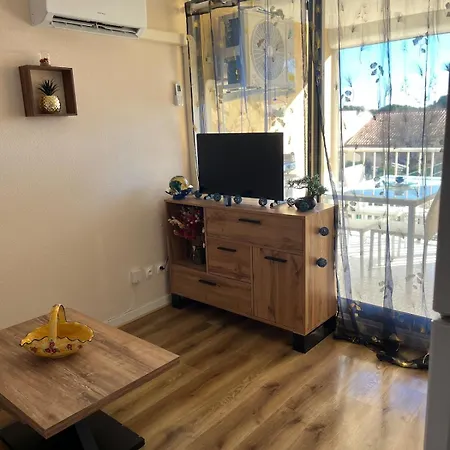 Apartament 2 Bedroom Apartment, Sleeps 4 *